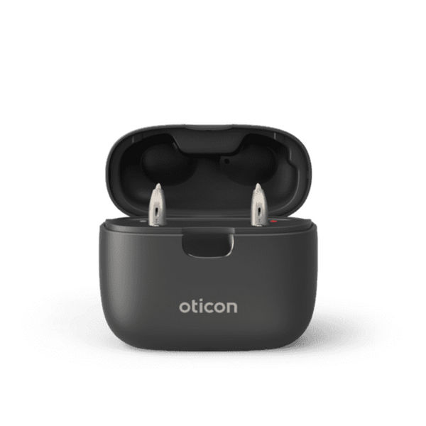 Oticon SmartCharger, immagine frontale, caricatore aperto, apparecchi acustici grigi, LED, apparecchi acustici Auzen con servizio illimitato